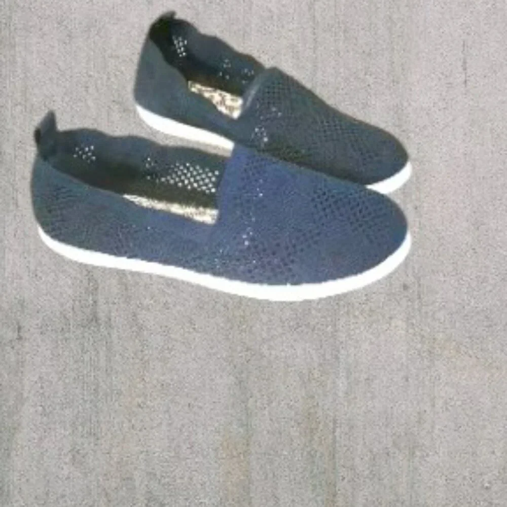 Tommy Bahama Navy Blue Embroidered Cut Outs Slip‎ on Casual Shoes in Size 7.5 - Picture 3 of 5